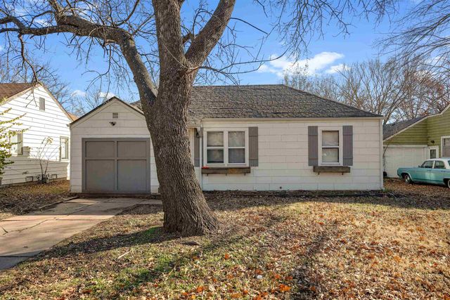 608 N Parkwood Ln, Wichita, KS 67208