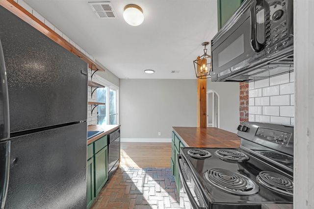 608 N Parkwood Ln, Wichita, KS 67208