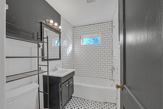 608 N Parkwood Ln, Wichita, KS 67208