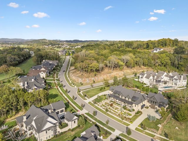 8177 Heirloom Blvd, College Grove, TN 37046
