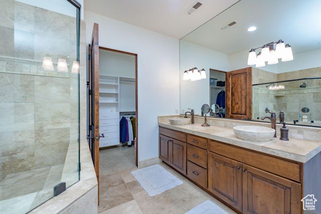 319 N LOST CREEK DR, St. George, UT 84770