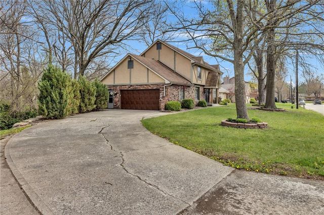 2721 Trenchard Drive, Independence, MO 64057