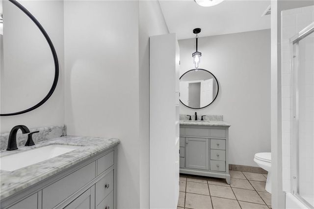 2721 Trenchard Drive, Independence, MO 64057