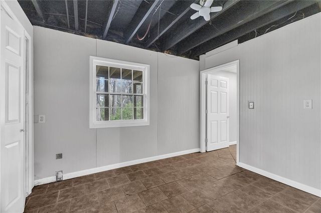 2721 Trenchard Drive, Independence, MO 64057