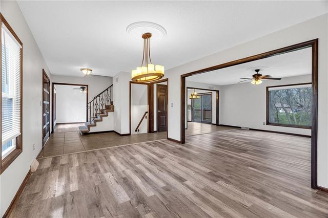 2721 Trenchard Drive, Independence, MO 64057
