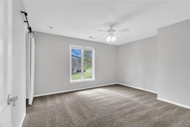 2721 Trenchard Drive, Independence, MO 64057