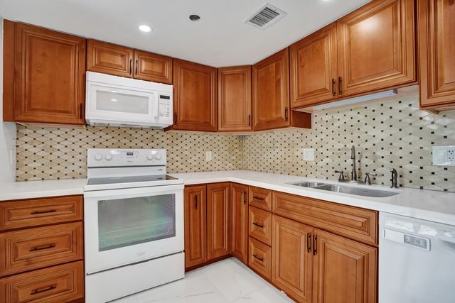 5951 Wellesley Park Drive 206, Boca Raton, FL 33433