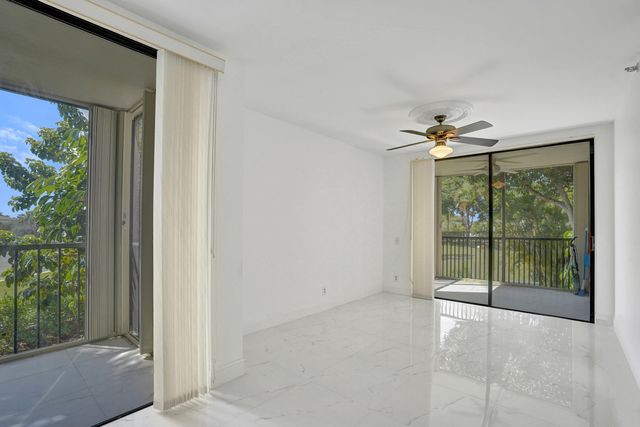 5951 Wellesley Park Drive 206, Boca Raton, FL 33433