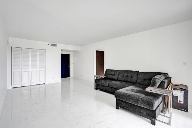 5951 Wellesley Park Drive 206, Boca Raton, FL 33433