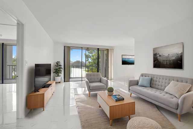 5951 Wellesley Park Drive 206, Boca Raton, FL 33433