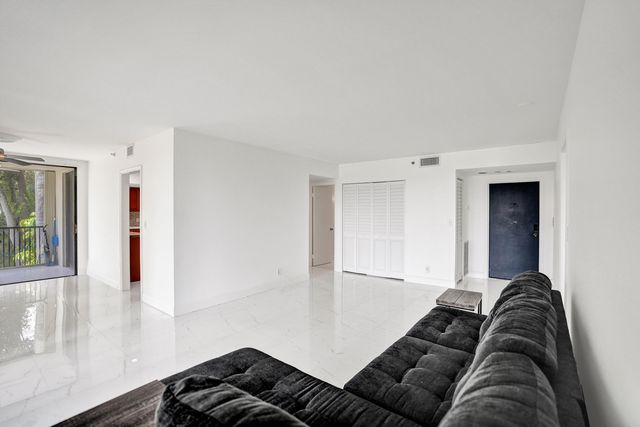 5951 Wellesley Park Drive 206, Boca Raton, FL 33433