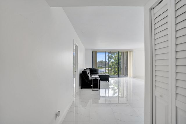 5951 Wellesley Park Drive 206, Boca Raton, FL 33433