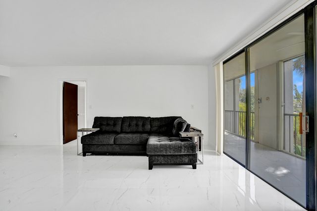 5951 Wellesley Park Drive 206, Boca Raton, FL 33433