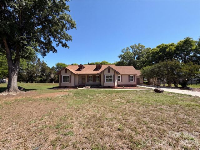 8400 Chestnut Oak Court, Harrisburg, NC 28075