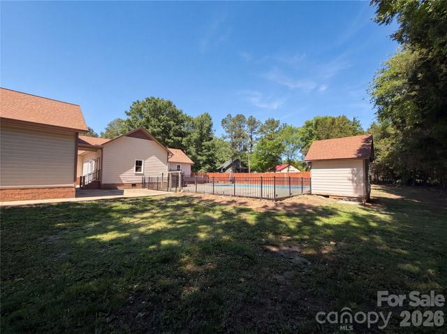8400 Chestnut Oak Court, Harrisburg, NC 28075