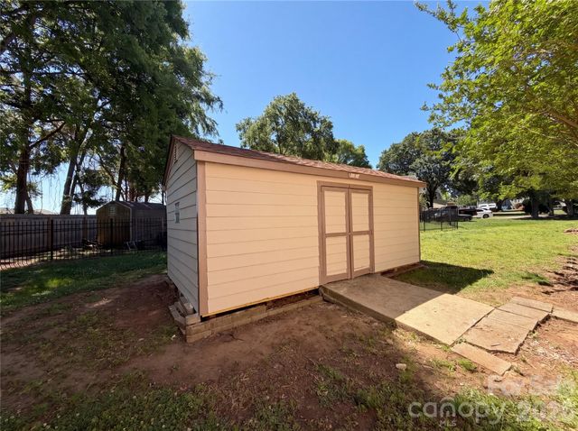 8400 Chestnut Oak Court, Harrisburg, NC 28075
