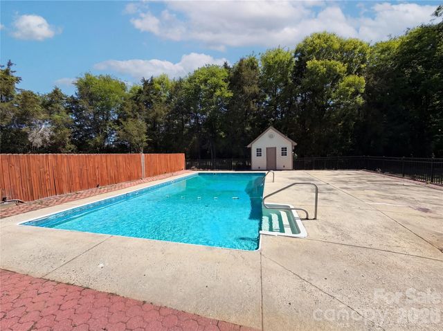 8400 Chestnut Oak Court, Harrisburg, NC 28075