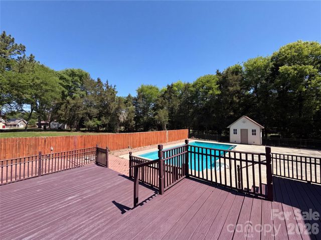 8400 Chestnut Oak Court, Harrisburg, NC 28075