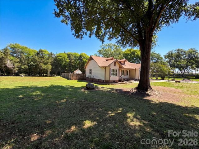 8400 Chestnut Oak Court, Harrisburg, NC 28075