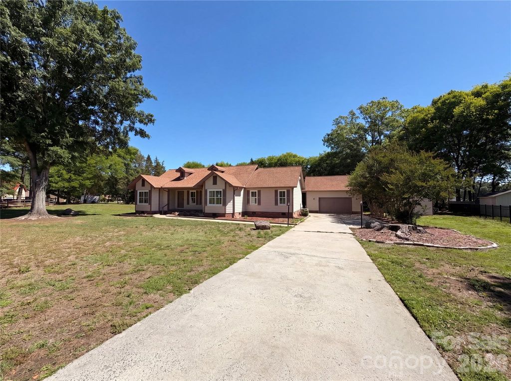 8400 Chestnut Oak Court, Harrisburg, NC 28075