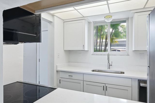 769 JOHN RINGLING BOULEVARD 4, Sarasota, FL 34236