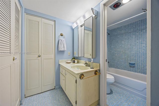 860 SE 6th Ave 409, Deerfield Beach, FL 33441