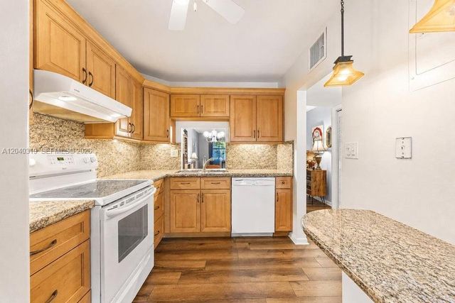 860 SE 6th Ave 409, Deerfield Beach, FL 33441