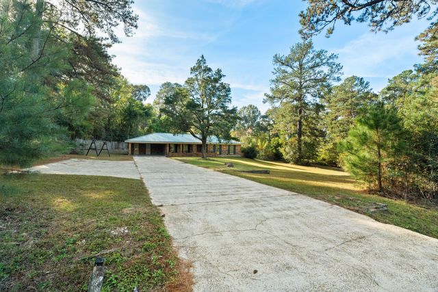 280 Cornith Rd., Petal, MS 39465