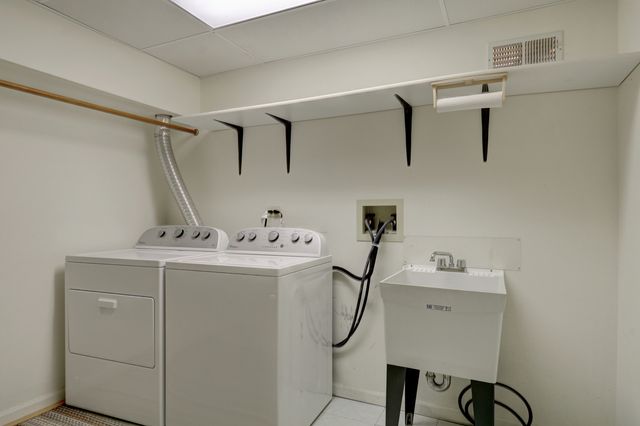 1000 Cumberland Lane, Buffalo Grove, IL 60089