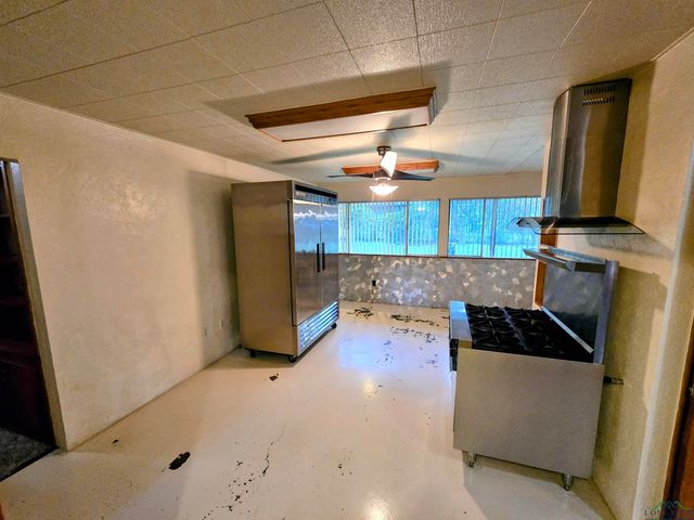 3200 Indian Springs Dr, Marshall, TX 75672