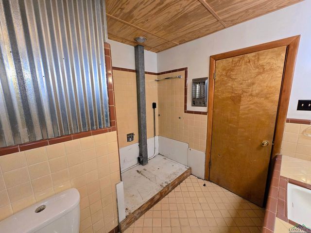 3200 Indian Springs Dr, Marshall, TX 75672