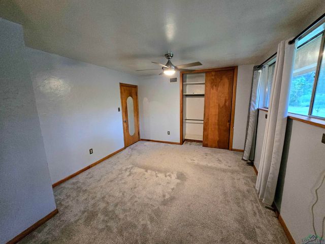 3200 Indian Springs Dr, Marshall, TX 75672