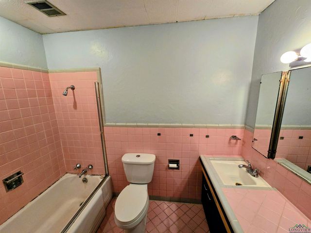 3200 Indian Springs Dr, Marshall, TX 75672