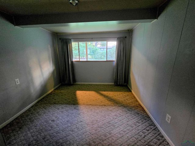 3200 Indian Springs Dr, Marshall, TX 75672