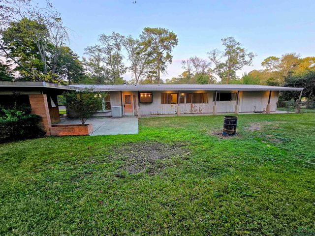 3200 Indian Springs Dr, Marshall, TX 75672