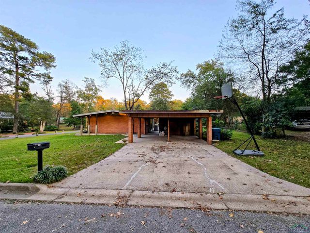 3200 Indian Springs Dr, Marshall, TX 75672