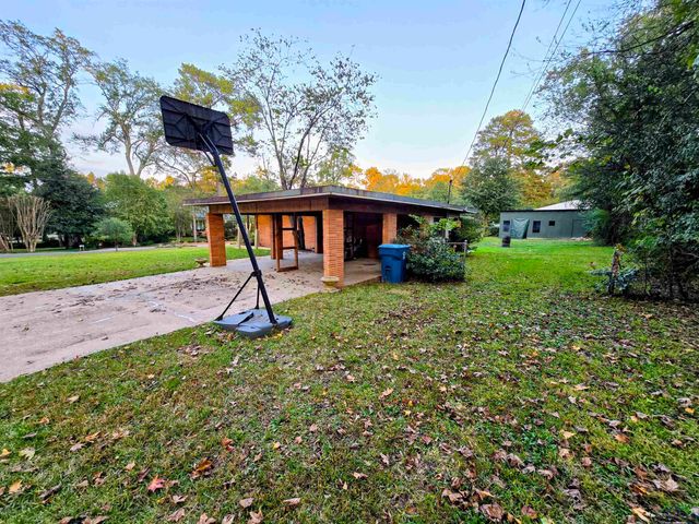 3200 Indian Springs Dr, Marshall, TX 75672