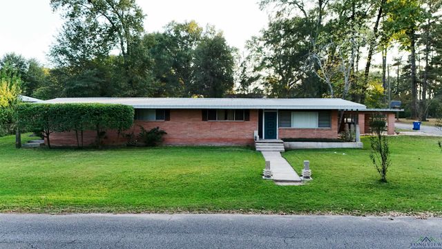 3200 Indian Springs Dr, Marshall, TX 75672