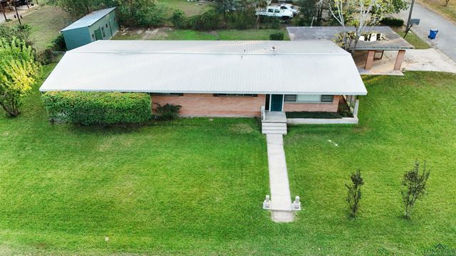 3200 Indian Springs Dr, Marshall, TX 75672