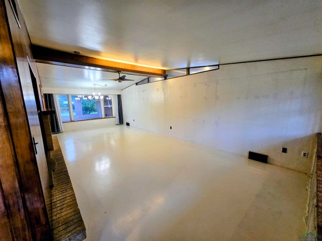 3200 Indian Springs Dr, Marshall, TX 75672