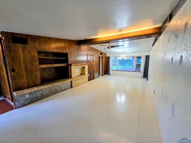 3200 Indian Springs Dr, Marshall, TX 75672