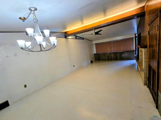 3200 Indian Springs Dr, Marshall, TX 75672