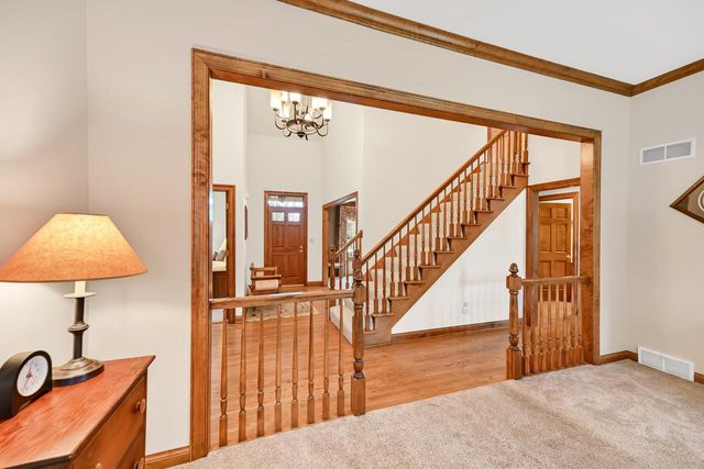 17700 Parish DRIVE, Brookfield, WI 53045