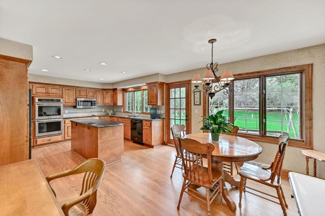 17700 Parish DRIVE, Brookfield, WI 53045