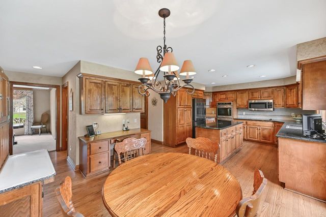 17700 Parish DRIVE, Brookfield, WI 53045