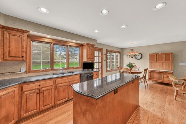 17700 Parish DRIVE, Brookfield, WI 53045