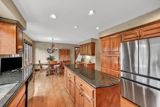17700 Parish DRIVE, Brookfield, WI 53045