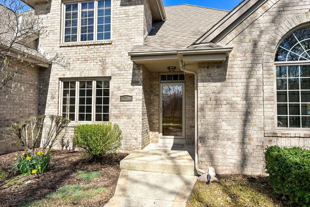 17700 Parish DRIVE, Brookfield, WI 53045