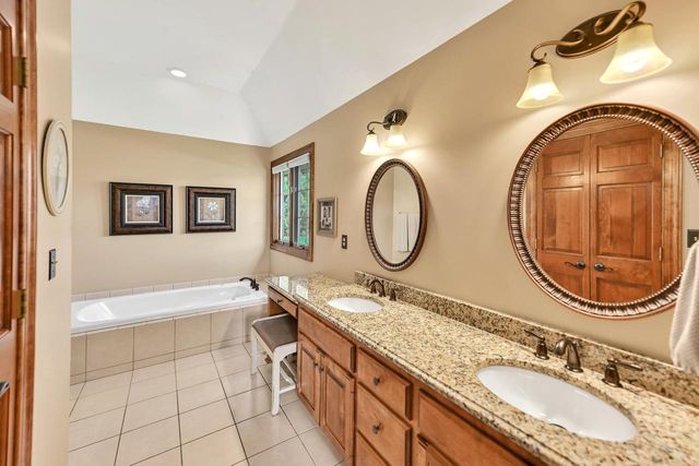 17700 Parish DRIVE, Brookfield, WI 53045