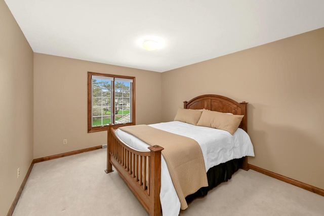 17700 Parish DRIVE, Brookfield, WI 53045